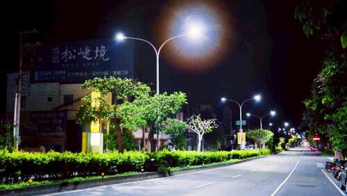 1150113中市路燈全面LED化！盧市長：換裝LED燈具 每年省下約1.3億電費 建設局長：全國唯一透過路燈換裝申請碳權額度的縣市示意圖