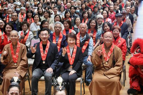 1150118佛光緣美術館台中館新館啟用 首展「星雲大師一筆字書法」登場 江啟臣、楊瓊櫻及盧市長同台出席 盧秀燕：希望兩人「開了智慧、求了佛法」後盡速協調成功示意圖