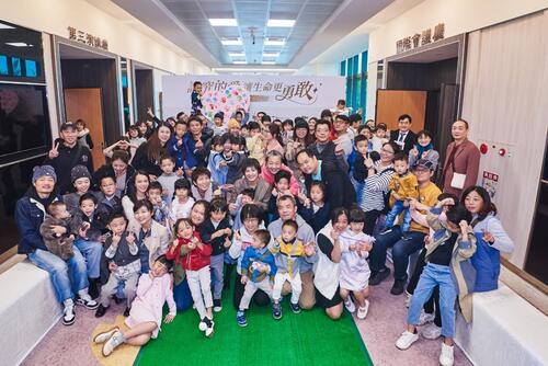 1150120中山附醫早產兒回娘家38位「小腳丫勇士」首創品牌童裝時裝秀示意圖