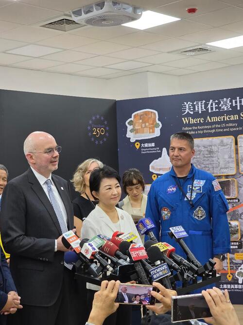 115423賴總統非洲行臨時喊卡 盧市長籲：強化外交能力、建議請教小英總統  AIT批：威嚇行為 美方持保留甚至不樂見的態度示意圖