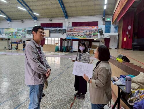 1150430圳堵國小活動中心音響老舊、地板龜裂 周永鴻議員邀教育局會勘協助改善示意圖