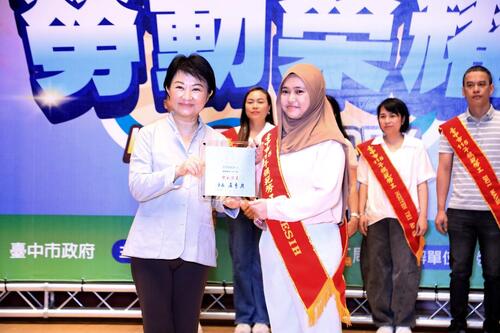 1150430「勞動榮耀」勞動界奧斯卡在台中！ 盧市長：勞工朋友是國家、城市與家庭最堅實的力量及驕傲示意圖