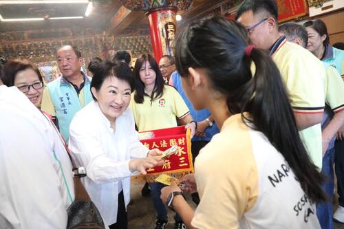 1150501台中水安宮百年香火守護南屯 盧市長贈匾「德澤廣被」感謝護佑鄉里示意圖