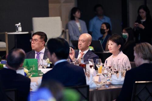 1150527歐盟駐台代表谷力哲讚台中美麗 盧市長出席歐洲日晚宴熱邀「See you in Taichung」示意圖