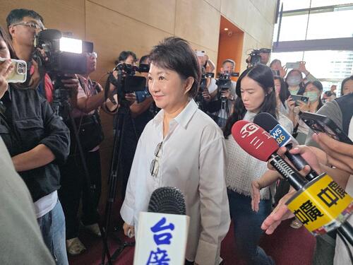 1150529台中市議會民進黨團：盧秀燕應認清體制分際 尊重議會監督 質詢藍線核銷3.25%政見跳票 陳俞融轟：角色錯亂！中市府引用憲判：首長「以問答問」 未違反議事規則示意圖