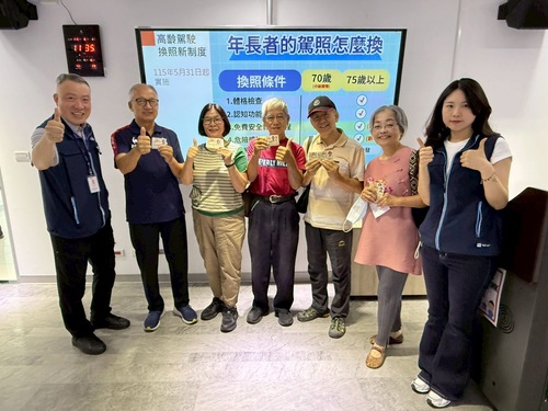 1150601高齡換照新制上路 代言人沈文程臺中市監理站率先換照示意圖