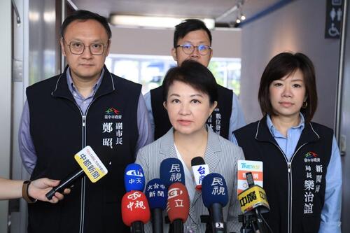 1150616訪歐後上班盧秀燕談海峽論壇 批賴政府封殺台灣人民也傷害農民 周永鴻：盧秀燕急砲中央 把農民往中國「養套殺」陷阱裡推示意圖
