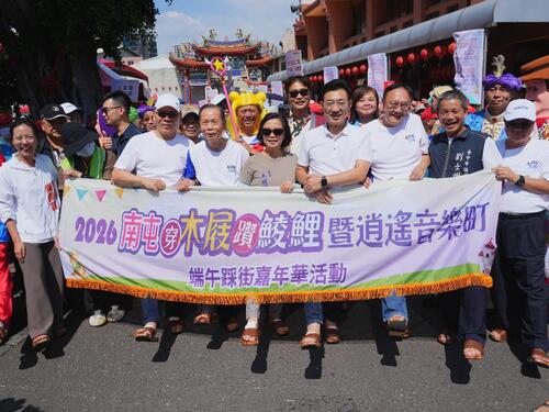 1150619端午不只划龍舟！中市「穿木屐躦鯪鯉」萬人體驗陸上慶典魅力 鄭副市長祝端午安康 江啟臣、何欣純回應台中選情已出現「馬太效應」示意圖