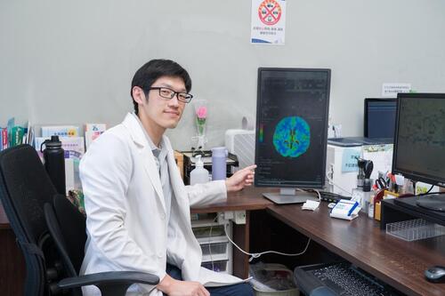 1150623眼歪嘴斜單側無力 47歲壯男突發中風 醫護協力急通血栓 保住一家之主的行動能力示意圖