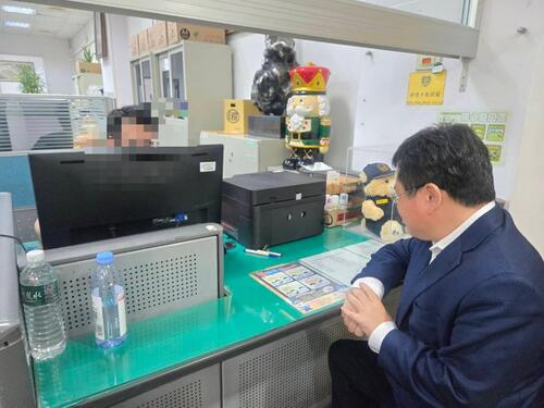 1150706春雨文教基金會營隊講師矢板明夫遭尾隨施暴 董事長施志昌：絕不姑息、挑戰民主法治底線示意圖