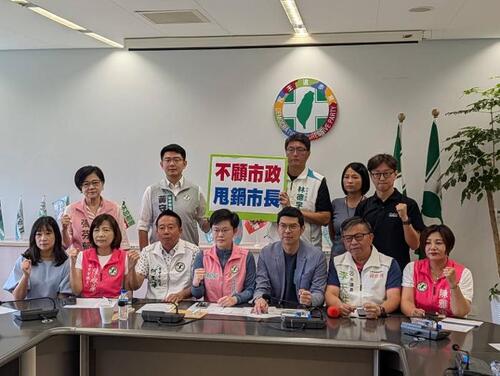 1150720民進黨團批：盧秀燕不顧市政、只會甩鍋 8萬8千件查驗仍漏掉中聯關鍵風險 溫朗東搞錯流程！中市府秀證據打臉：中央食藥署送驗的示意圖