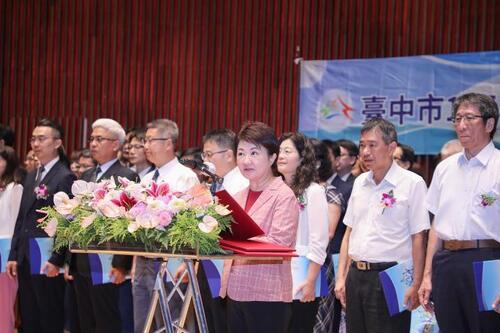 1150731中市新學年度102位校(園)長布達、21位校長光榮退休 盧市長勉勵「有心、有愛」打造幸福校園示意圖
