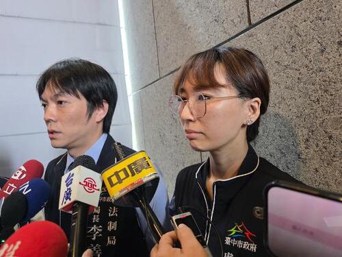 1150811中市府驚爆4人6年前採購案洩密2人交保 時任盧秀燕祕書李政軒也涉案 法制局長李善植：市府尊重司法 盼勿枉勿縱 若當事人真的清白要盡速還當事人的清白示意圖
