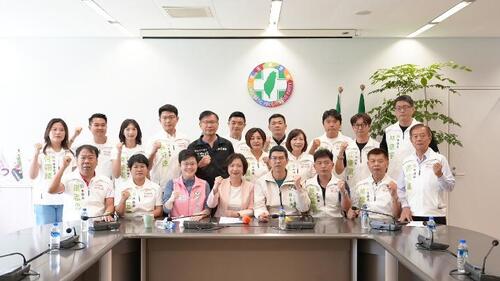 1150818民進黨團喊話「市長換欣、普發現金」何欣純：當選首會期提追加預算 盧秀燕：明年中央普發1萬樂觀其成 喊話多跟立院溝通傾聽民意示意圖