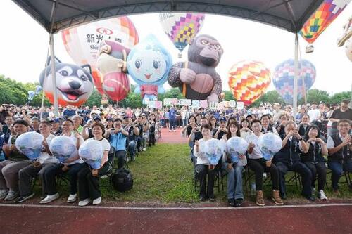 1150822全球唯一媽祖熱氣球首度飛台中！盧市長揪李多慧升空 祝福全民「心想事成」暢遊山城示意圖
