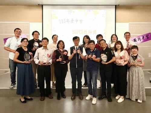 1150822從引導思考到提供心靈巧克力 中山醫大3教師獲台中SUPER教師殊榮示意圖