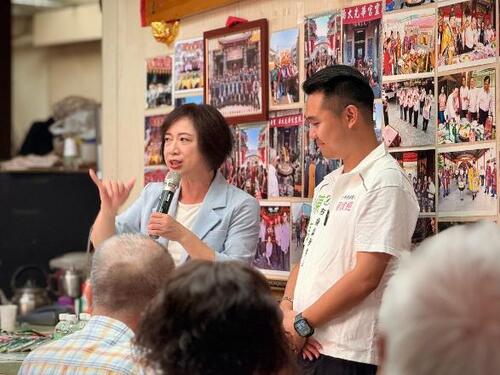 1150828何欣純陪同北屯新人陳信秀参香 祈求承接前議員民主香火！示意圖