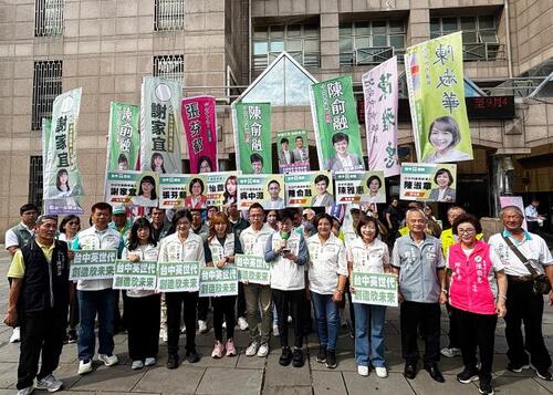 1150831「台中英・台中贏」英系八將聯合登記跨選區團結出發 宣示「台中英世代・創造欣未來」有機會小英總統會再到台中來！示意圖
