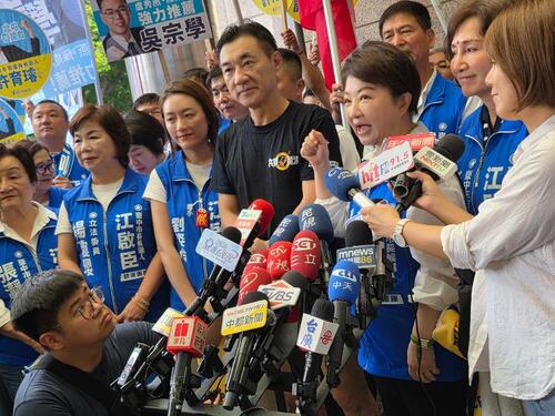 1150903江啟臣軍人節穿「紅短褲」冒雨跑4公里登記 盧秀燕授市徽挺接棒 從保衛國家到守護臺中 江啟臣：做「臺中市民的海龍蛙兵」示意圖