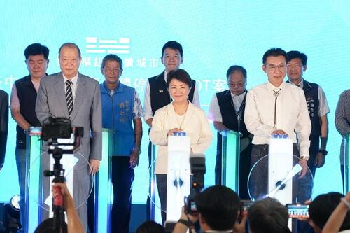 1150911崇德殯儀館準備改建！盧市長：中賓停車場啟用完善配套 交通局長：提供401席汽車與375席機車位 特別設置巨大集團捐贈的22柱YouBike站示意圖