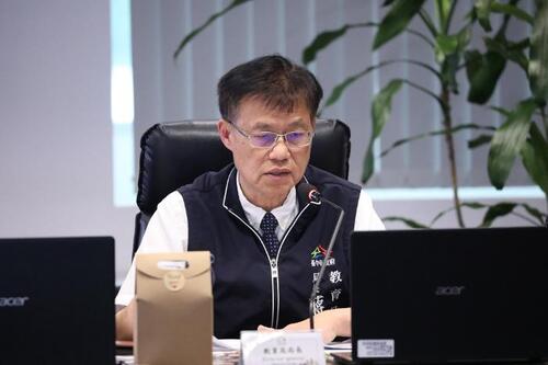 1150915迎教師節展八年教育成果！盧市長宣布：中市敬師禮券翻倍至2,000元 加倍心意感謝教育夥伴 教育局長：教育扎根 幸福綻放！示意圖