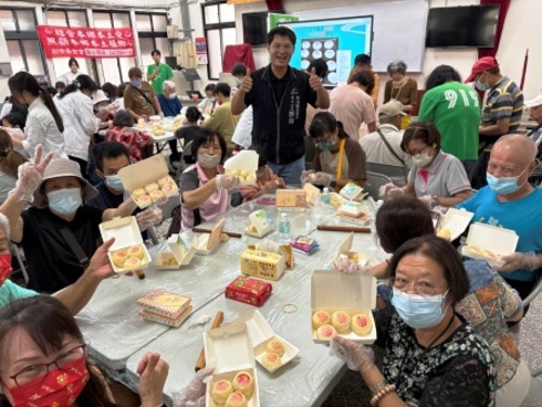 1150923創世攜手弘光科大餐旅系 邀福雅里民自做月餅慶中秋示意圖
