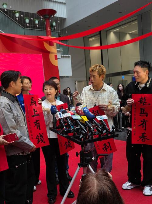 1150126天團玖壹壹為台中揮毫馬年春聯 盧市長驚艷力讚「隱藏版書法家」並公布三大彩蛋示意圖