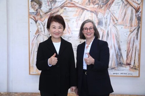 1150127美國在台協會華盛頓總部執行理事藍鶯蒞臨台中 盧市長以美食會友 盼持續深化與美國友好合作示意圖