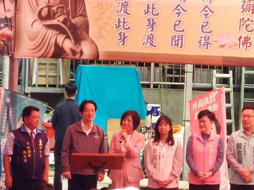 1150129總統賴清德深入台中山區松竹寺參香 關懷長者陪圍爐 百歲爺表演魔術、9旬嬤教作紅龜粿 為8旬獨老添年味示意圖