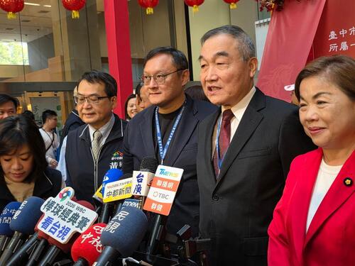 1150223任期最後一年 盧秀燕「缺席」府會新春團拜 黃副市長代讀盧市長團拜致詞：「八心同聚」照顧市民最光榮示意圖