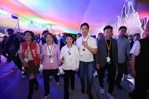 1150302訪美前合體賞燈政壇關注 盧秀燕偕蔣萬安逛中台灣燈會 台中、台北「雙城連線行銷」朝650萬參觀人次邁進示意圖