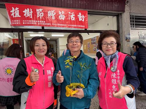 1150310為環境多做一點 中市議員陳雅惠贈苗結合電池回收 300民眾參與綠化行動揪感心！示意圖