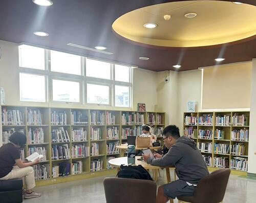 1150311在圖書館翻轉人生 金榜考生回饋鄉里助學追夢示意圖