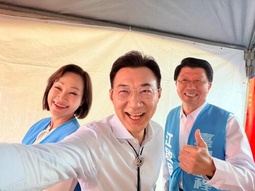 1150314醒修宮見面會 謝龍介、柯志恩合體力挺江啟臣示意圖