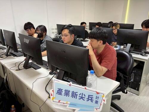 1150317學技能也有收入！中彰投分署推「產業新尖兵計畫」搭配學習獎勵金助青年成功跨足重點產業示意圖