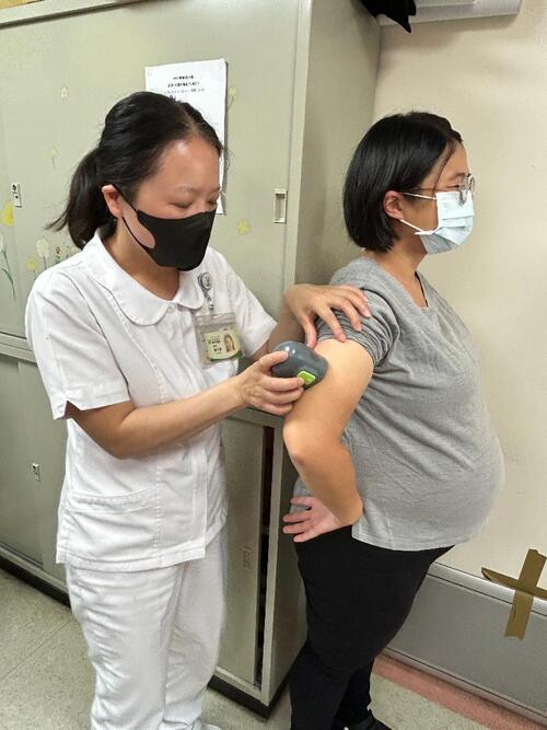 1150330血糖飆213險釀巨嬰危機！ 36歲孕媽體重破百好不容易懷孕 靠健保給付「連續血糖監測」平安產女 醫師提醒：妊娠糖尿病年增近3倍 高齡、過重族群務必提早篩檢示意圖