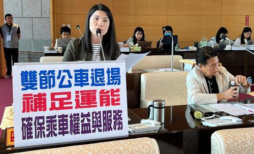 1150331廖乃綸議員關切中市公車運量 交通局長葉昭甫揭露：雙節巴士將以1：1.5比例汰換成電動公車示意圖