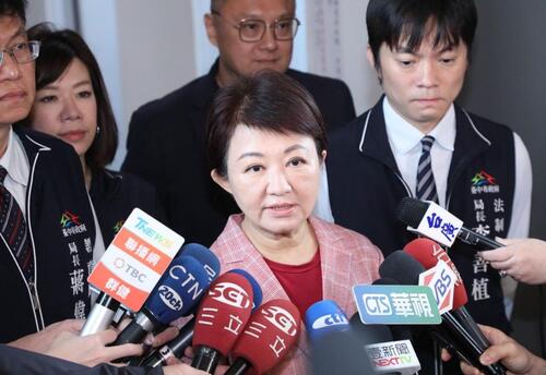 1150408民進黨團：狼教練性侵破百罪 盧市府至今無人負責、零制度改革 盧秀燕市長：沒有未掌握的情形也沒有包庇 嚴懲失職人員 全面強化制度防護、還給孩子公道示意圖