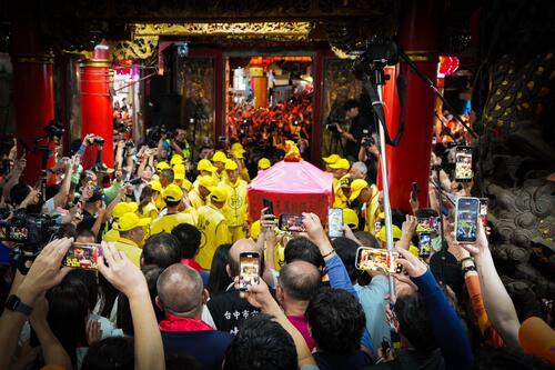 1150413「粉紅超跑」白沙屯媽祖徒步北港進香啟程 盧市長赴拱天宮恭請登轎 祈願兩岸和平、台灣安全示意圖