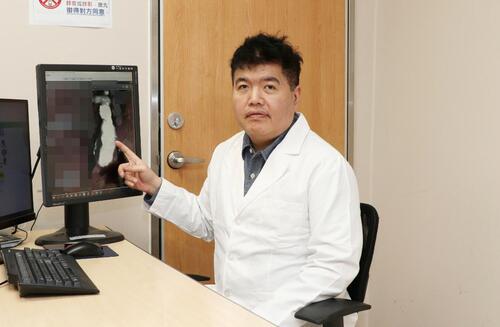 1150413近百歲人瑞腹主動脈瘤擴大險致命 局麻微創術40分鐘解危示意圖