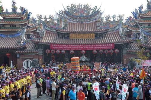 1150417傳承205年香火不輟！ 台中樂成宮「旱溪媽祖」今起駕出巡賜福 盧秀燕、江啓臣、劉世芳、何欣純同框扶轎 盧市長祈3願：盼國泰民安、風調雨順示意圖