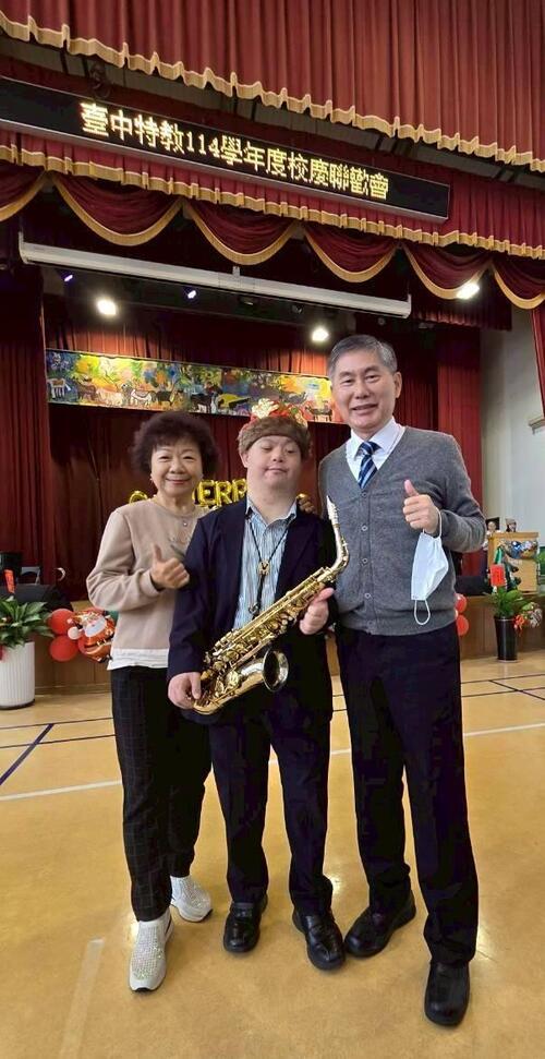 1150417身障街頭藝人許育瑋捐出收入回饋母校臺中特殊教育學校 4月23日回母校分享生命故事示意圖