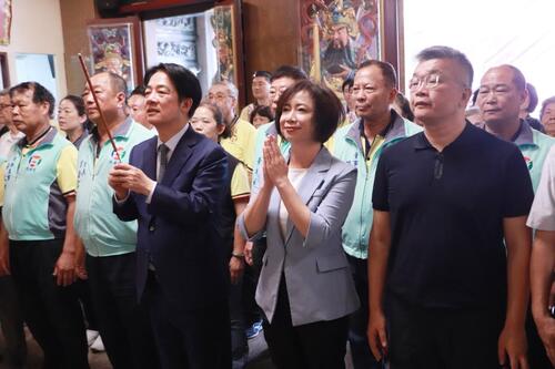 1150418陪賴清德台中參香 何欣純端育兒牛肉、主張月子安胎補助5萬元示意圖