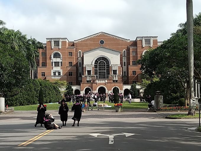 棄電機醫科轉戰「斜槓系」？台大生傳系成申請入學最強黑馬。（圖／翻攝Google maps）