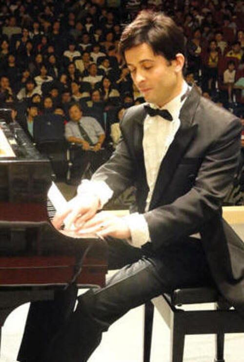 Dr. Giorgi Latsabidze<small>2010</small>示意圖