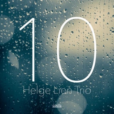 【線上試聽】海格‧連三重奏－10 ( CD )<br> Helge Lien Trio -10<br> Helge Lien (鋼琴)<br> Mats Eilertsen (低音大提琴)<br> Per Oddvar Johansen (鼓)示意圖