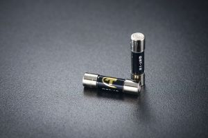 【特價商品】TELOS QBT-18 超頻寬保險絲 (短的)示意圖