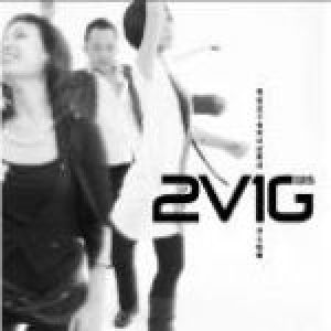 【線上試聽】2V1G  ( 進口版 CD )<br>何芸妮 & 戴麗津，演唱 / 羅傑，吉他示意圖