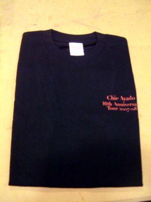 【點數商品】綾戶智繪 Chie Ayado 十週年紀念 黑底紅字 T-shirt 一件 （150)示意圖