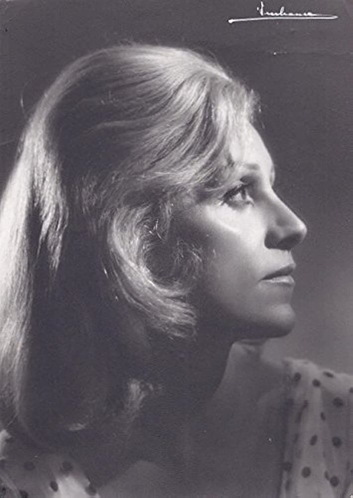 ── 蘿拉．博貝絲庫Lola Bobesco